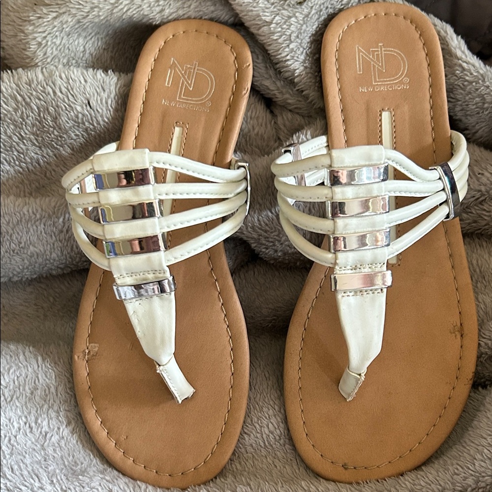 New Directions Women's White and Silver Sandals